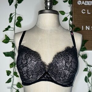 Victoria’s Secret Push Up Sparkly Bra NWT